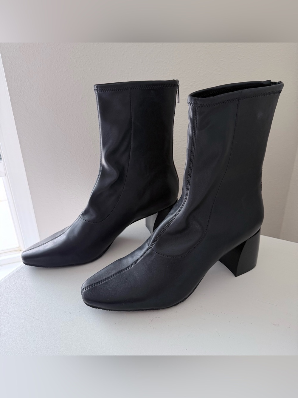 Donald Pliner | Women’s 11 | Black Leather Newton Ankle Boots | Scuba Stretch